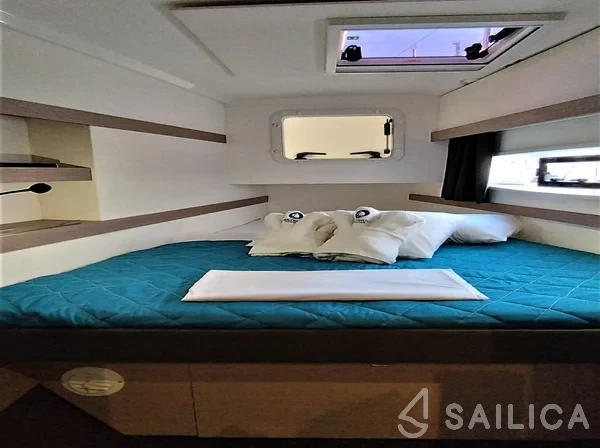 Isla 40 - Yacht Charter Sailica