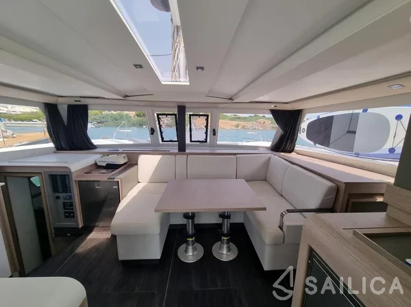Isla 40 - Yacht Charter Sailica