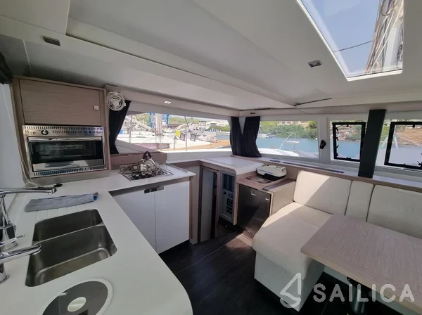 Isla 40 - Yacht Charter Sailica