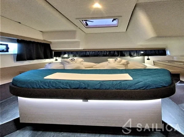 Isla 40 - Yacht Charter Sailica