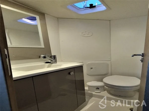 Isla 40 - Yacht Charter Sailica