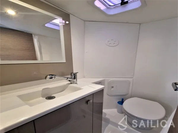 Isla 40 - Yacht Charter Sailica