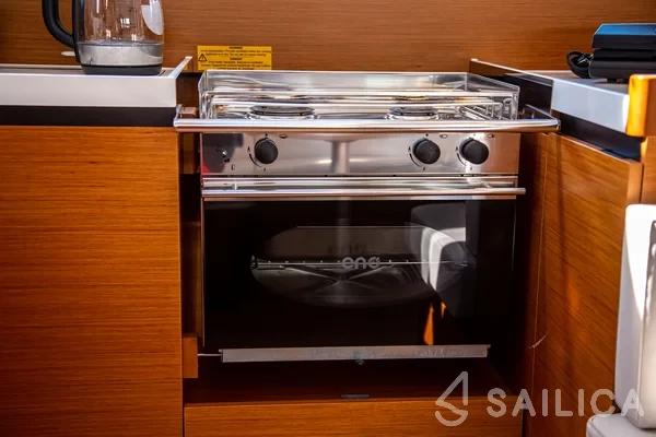 Sun Odyssey 410 - Yacht Charter Sailica