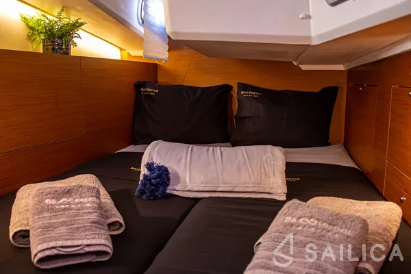 Sun Odyssey 410 - Yacht Charter Sailica