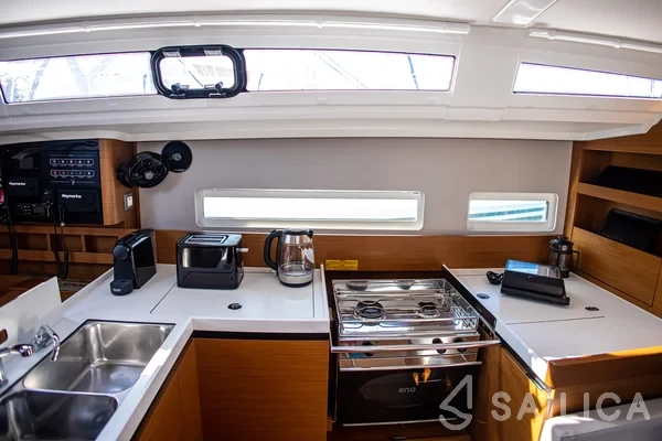 Sun Odyssey 410 - Yacht Charter Sailica