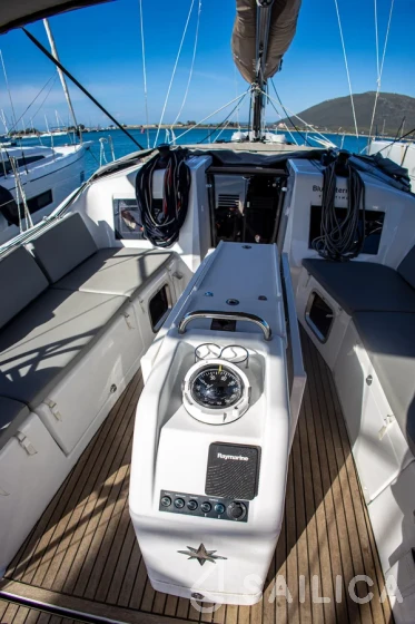 Sun Odyssey 410 - Yacht Charter Sailica