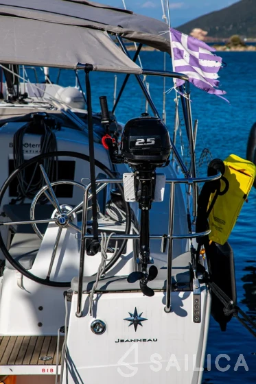 Sun Odyssey 410 - Yacht Charter Sailica