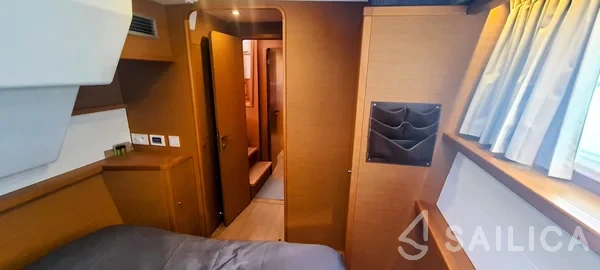 Lagoon 450  Flybridge - Yacht Charter Sailica