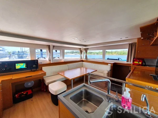 Lagoon 450  Flybridge - Yacht Charter Sailica