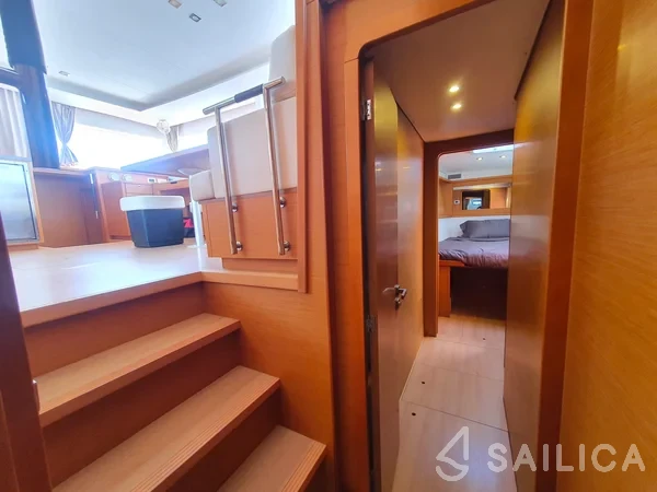 Lagoon 450  Flybridge - Yacht Charter Sailica