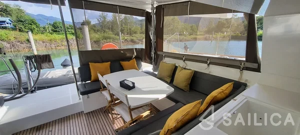 Lagoon 450  Flybridge - Yacht Charter Sailica