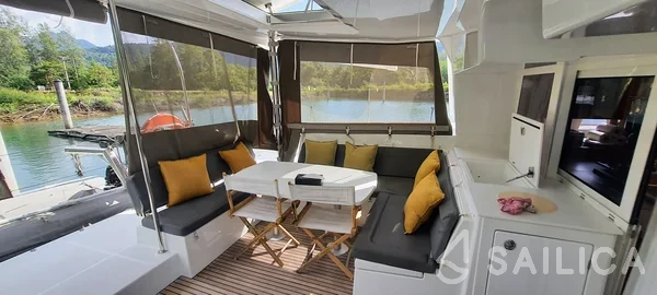 Lagoon 450  Flybridge - Yacht Charter Sailica