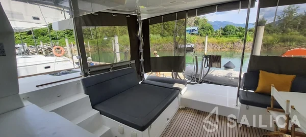 Lagoon 450  Flybridge - Yacht Charter Sailica