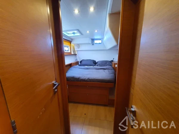 Lagoon 450  Flybridge - Yacht Charter Sailica