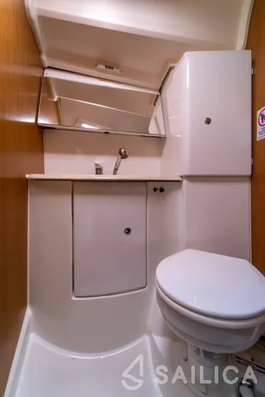 Sun Odyssey 42i - Yacht Charter Sailica