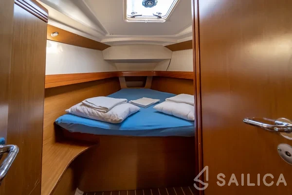 Sun Odyssey 42i - Yacht Charter Sailica