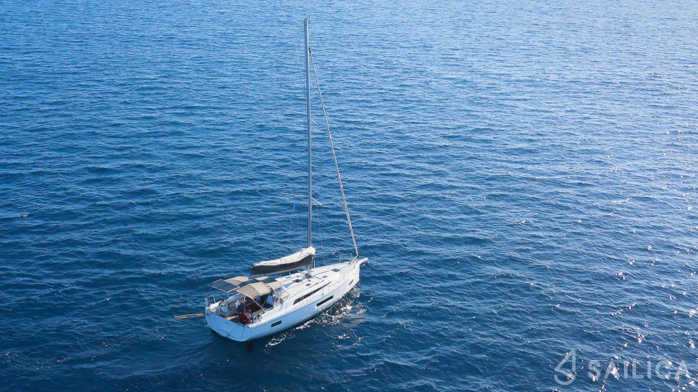 Oceanis 40.1 - Yacht Charter Sailica