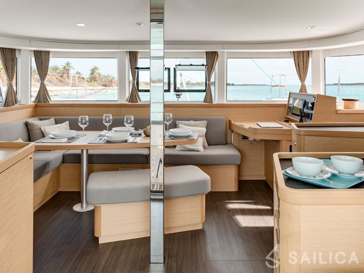 Sunsail 424 - Yacht Charter Sailica