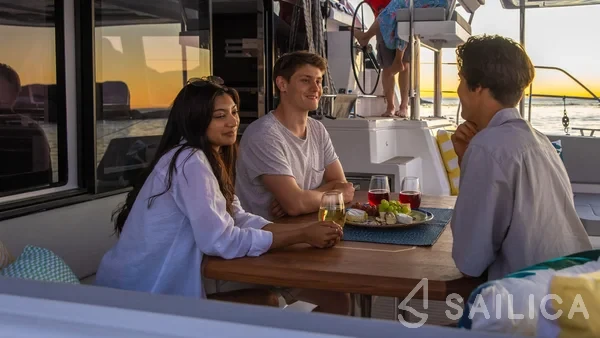 Sunsail 424 - Yacht Charter Sailica