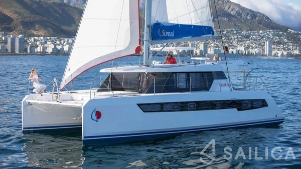 Sunsail 424 - Yacht Charter Sailica