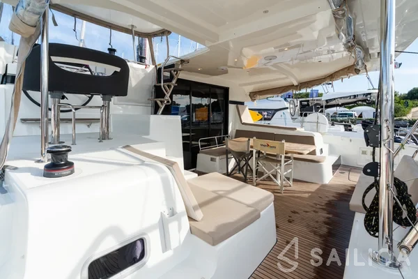 Lagoon 42 - Yacht Charter Sailica