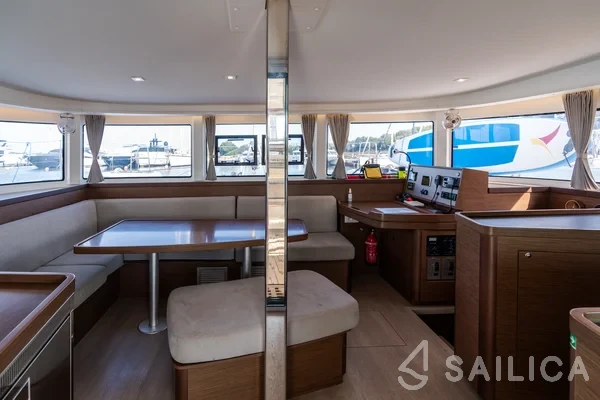 Lagoon 42 - Yacht Charter Sailica