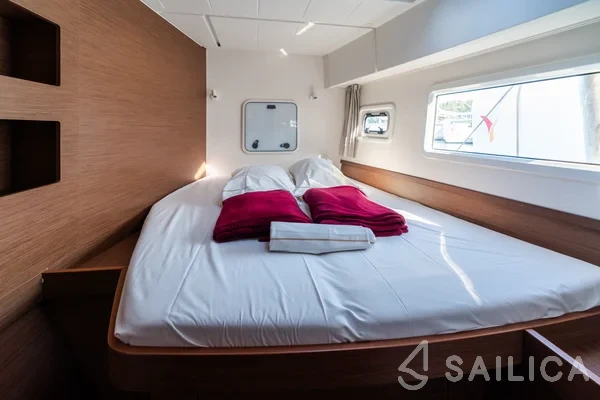 Lagoon 42 - Yacht Charter Sailica