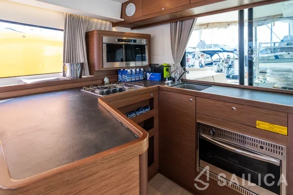 Lagoon 42 - Yacht Charter Sailica