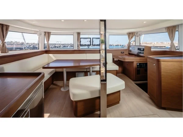 Lagoon 42 - Yacht Charter Sailica