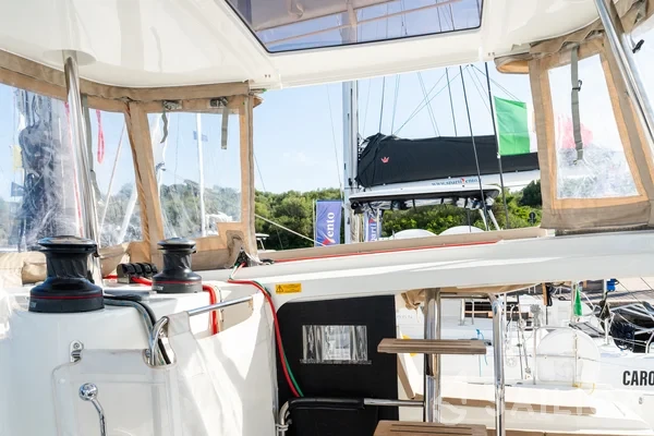 Lagoon 42 - Yacht Charter Sailica