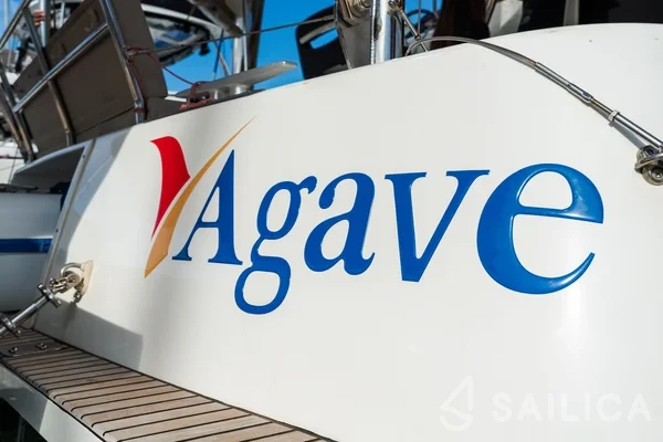 Lagoon 42 - Yacht Charter Sailica
