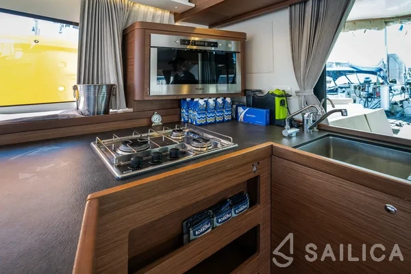 Lagoon 42 - Yacht Charter Sailica