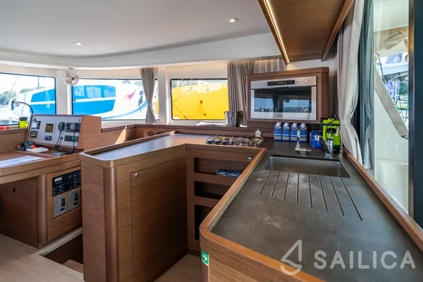 Lagoon 42 - Yacht Charter Sailica