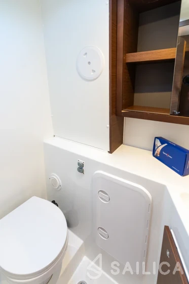 Lagoon 42 - Yacht Charter Sailica