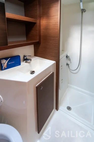 Lagoon 42 - Yacht Charter Sailica