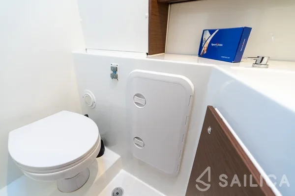 Lagoon 42 - Yacht Charter Sailica
