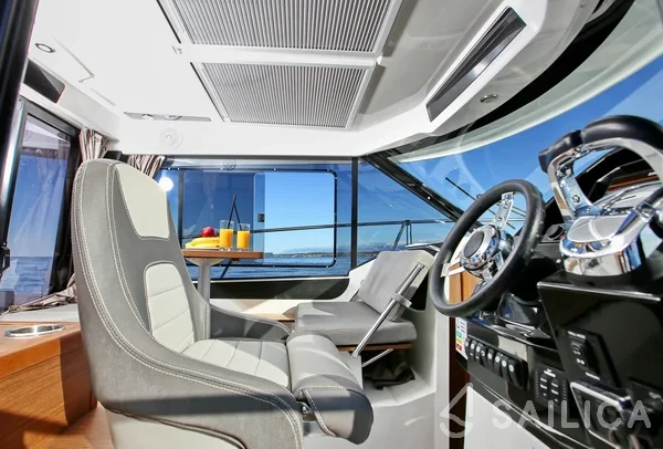 Merry Fisher 895 - Yacht Charter Sailica