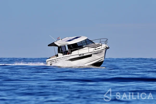 Merry Fisher 895 - Yacht Charter Sailica