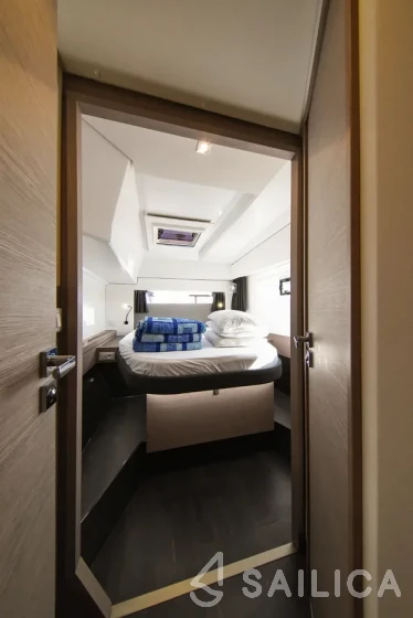 Astréa 42 - Yacht Charter Sailica