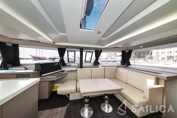 Astréa 42 - Yacht Charter Sailica