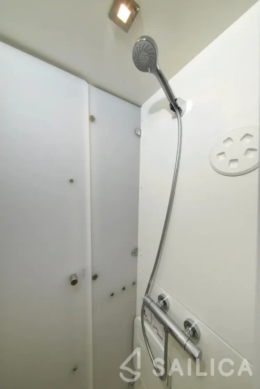 Astréa 42 - Yacht Charter Sailica