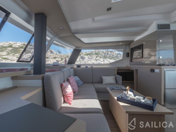 Astréa 42 - Yacht Charter Sailica