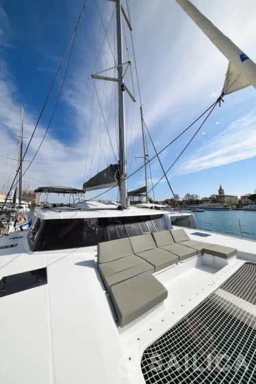 Astréa 42 - Yacht Charter Sailica