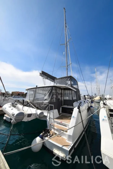 Astréa 42 - Yacht Charter Sailica