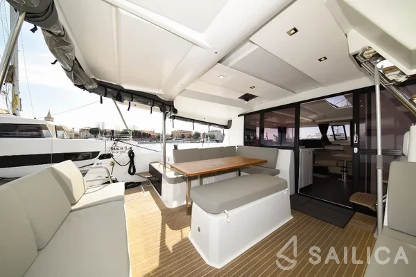 Astréa 42 - Yacht Charter Sailica