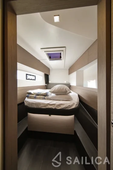 Astréa 42 - Yacht Charter Sailica