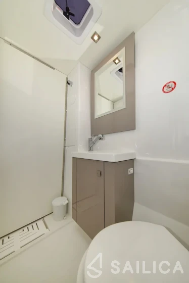 Astréa 42 - Yacht Charter Sailica