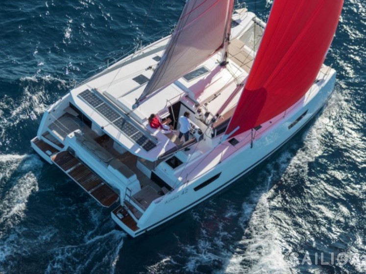 Astréa 42 - Yacht Charter Sailica