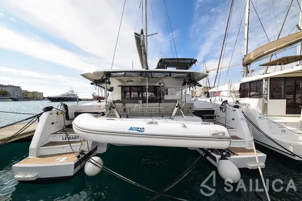 Astréa 42 - Yacht Charter Sailica