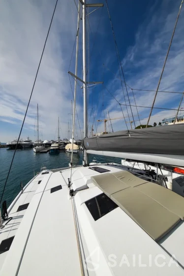 Astréa 42 - Yacht Charter Sailica